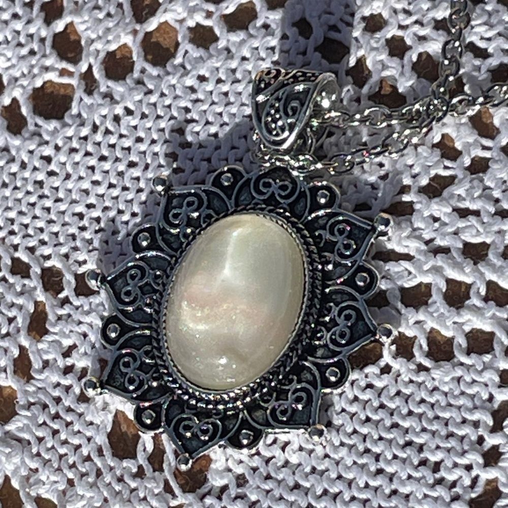 Elegant Moonstone and Silver Flower Pendant Necklace boho witch gift new vintage